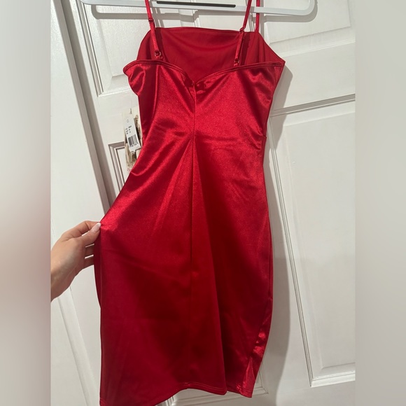 Mini red dress - Picture 4 of 5